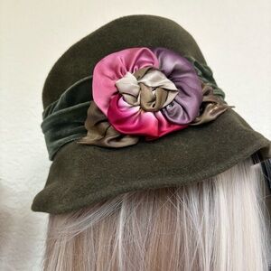 Toucan Collection New York Elegant Hat Olive Green Wool Flower